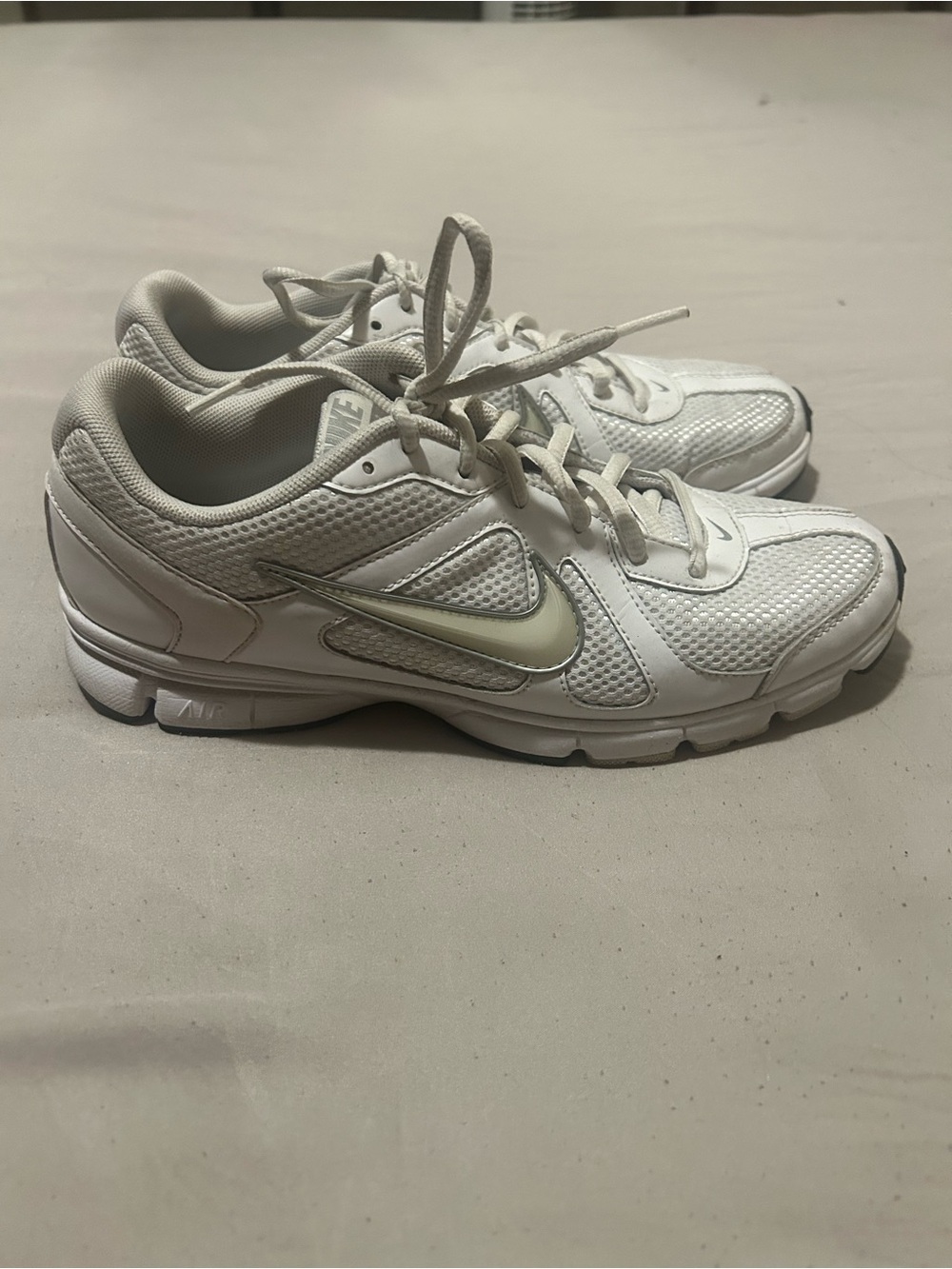 Nike White and Light Gray Women's Athletic Shoes - Picture 2 of 11